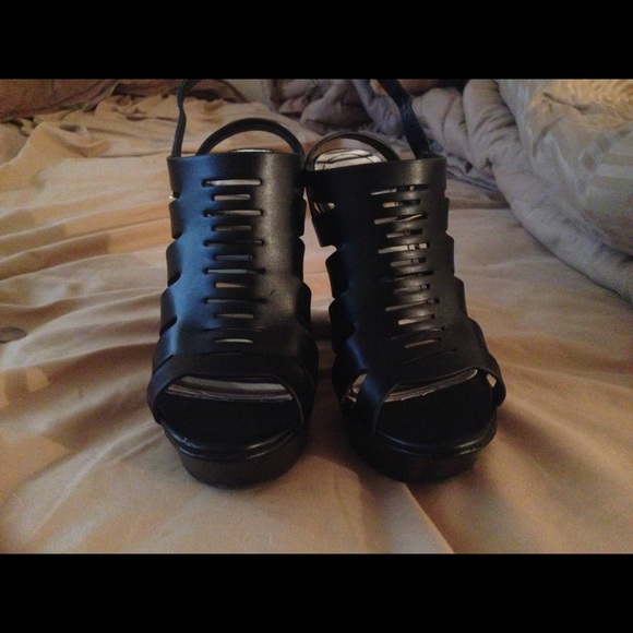 Black wedges