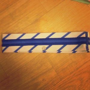 Lululemon fly away tamer headband