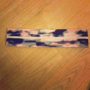 Lululemon fly away tamer headband