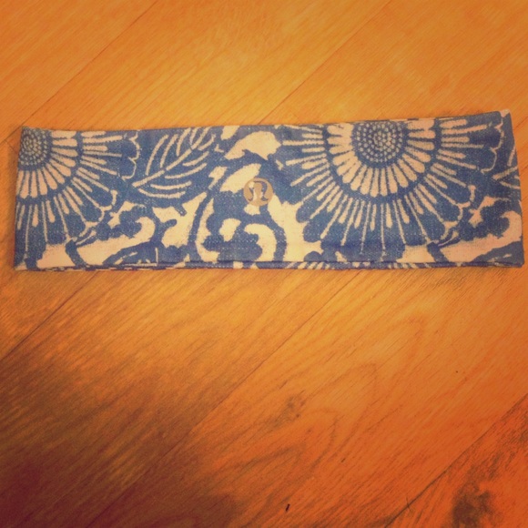 Lululemon flyaway tamer