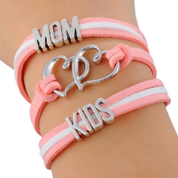 Mom Loves Kids Multilayer Charm Bracelet - Picture 1 of 3