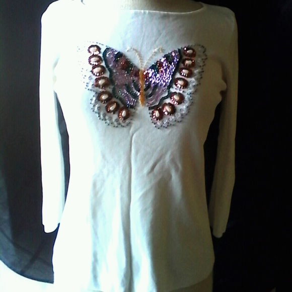 3/4 sleeve sweater does not have tag