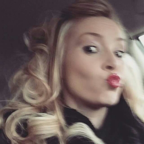 Meet your Posher, Jaclyn - Picture 2 of 2