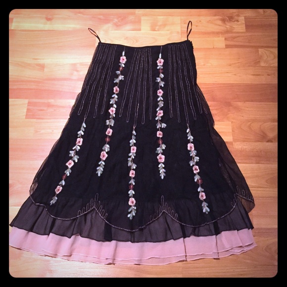 Calf length lace skirt with flower embroidery!