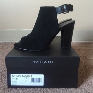 Tahari "Margaret" BLK 9.5 open toe stacked heel.
