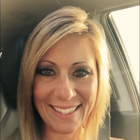 Meet your Posher, Jennifer - Picture 1 of 1