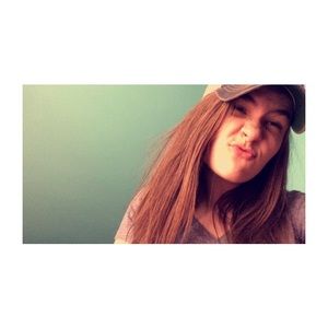 Meet your Posher, Carissa