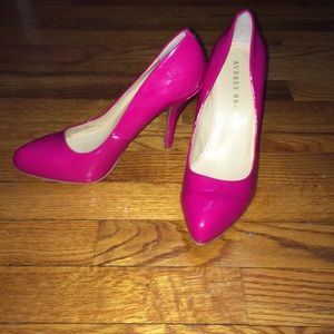 Audrey Brooke bracelet patent hot pink pumps