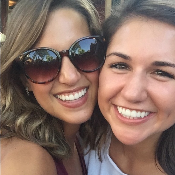 Meet your Posher, Monica - Picture 1 of 1