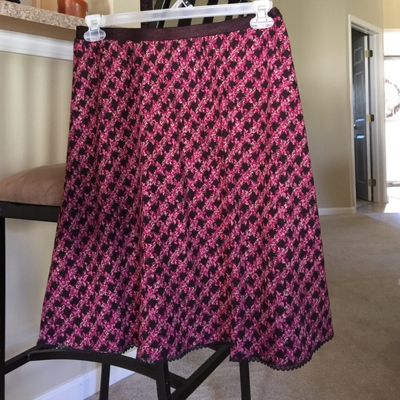 Great little brown and pink fully lined skirt.