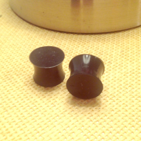 Black Rubber Plugs