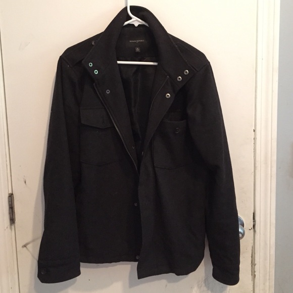 Mens wool coat. Dark grey.