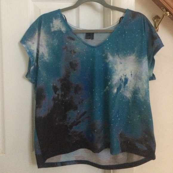 Forever 21 Galaxy shirt