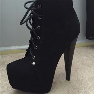 Heel black Booties size 6 Brand new!