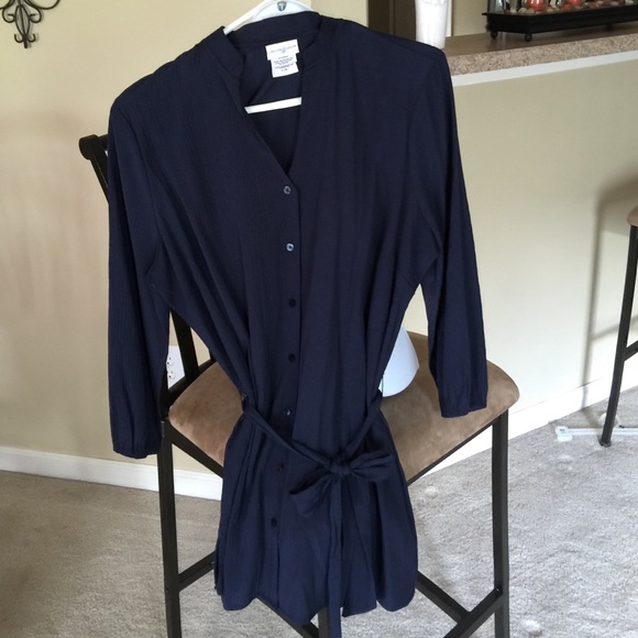 Navy blue top