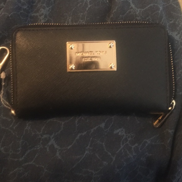 Michael Kors wristlet