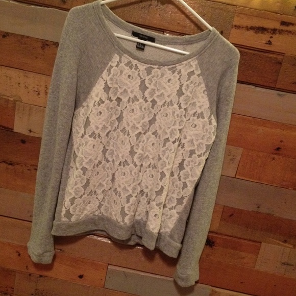 Sweaters - 🎉🎉HP🎉🎉 Lace sweater