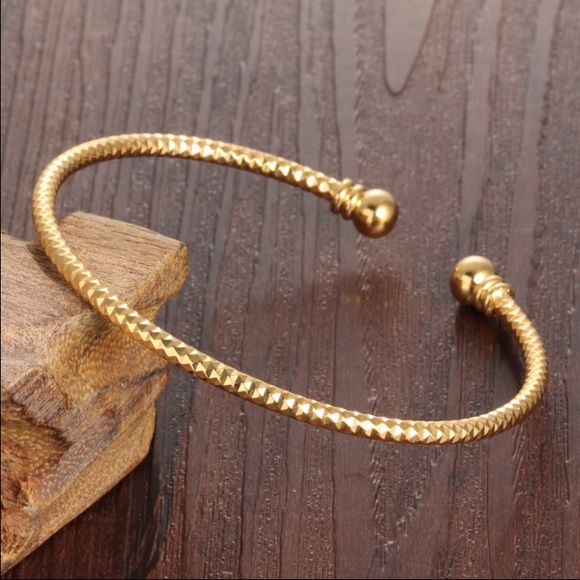 Gold Cuff Bangles - Picture 3 of 4