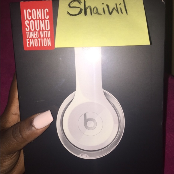 Beats Solo 2 - Picture 2 of 3