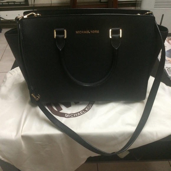 Michael Kors Handbags - Michael Kors large Selma saffiano leather satchel