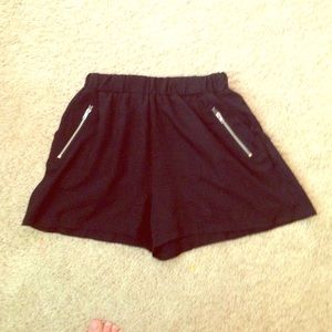 😘Brand new chiffon zip pocket shorts!