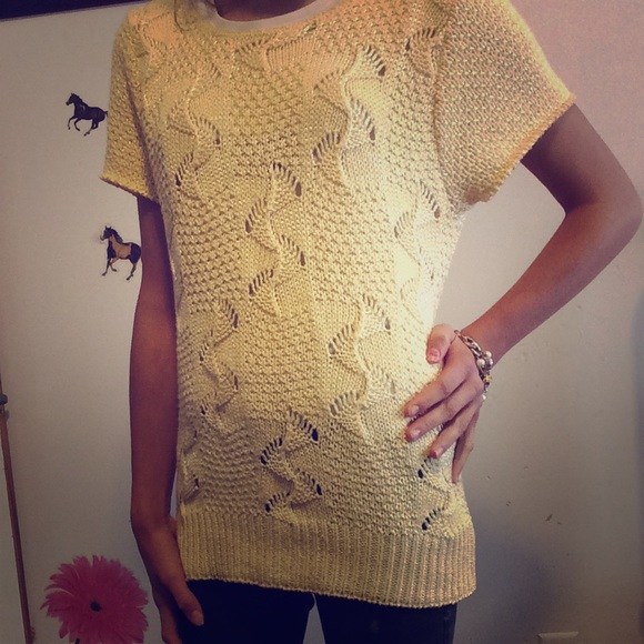 Cute Yellow Knit-Sweater - Picture 1 of 3