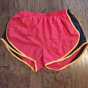 NIKE SHORTS