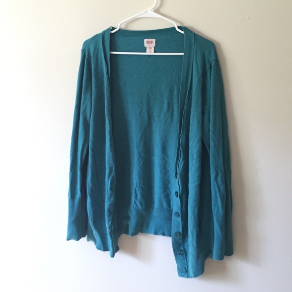 Size XL green button up cardi