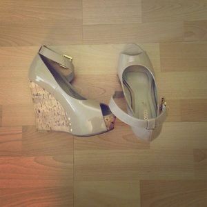 ShoeDazzle Mulberry wedge heels