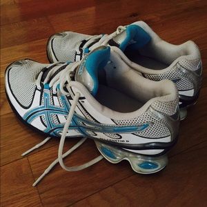 ASIC ladies tennis shoes