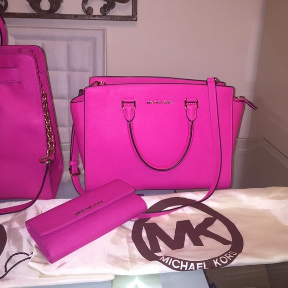 Authentic pink michael kors sets - Picture 3 of 3
