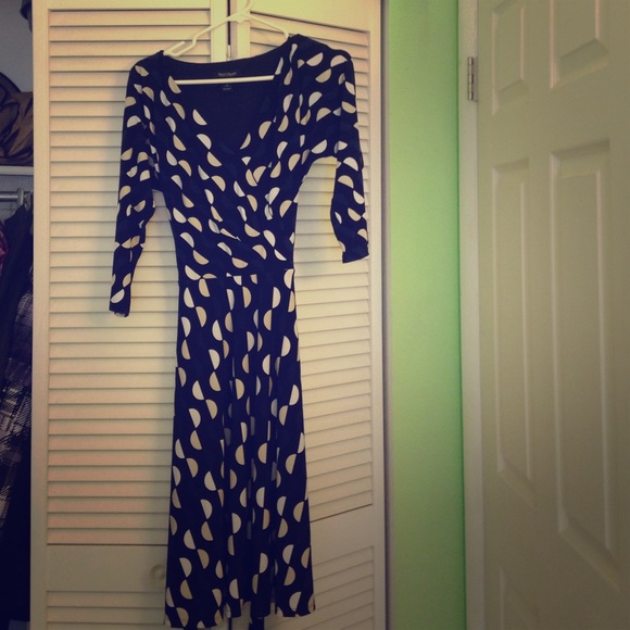 Beautiful WhiteHouse BlackMarket wrap dress