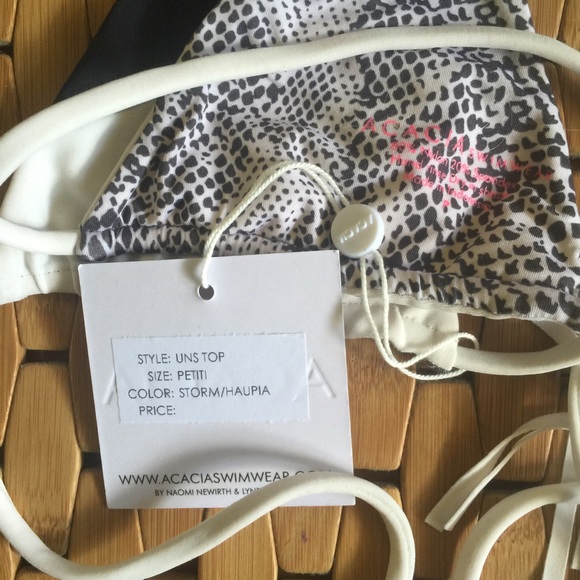 ⭐️B U N D L E D ⭐️Acacia Uns top in Storm/Haupia - Picture 4 of 4
