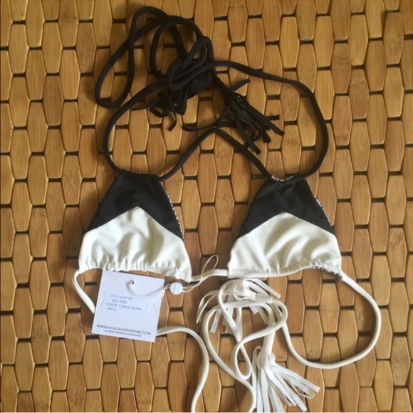 ⭐️B U N D L E D ⭐️Acacia Uns top in Storm/Haupia - Picture 3 of 4