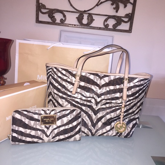 Beautiful Michael Kors zebra set