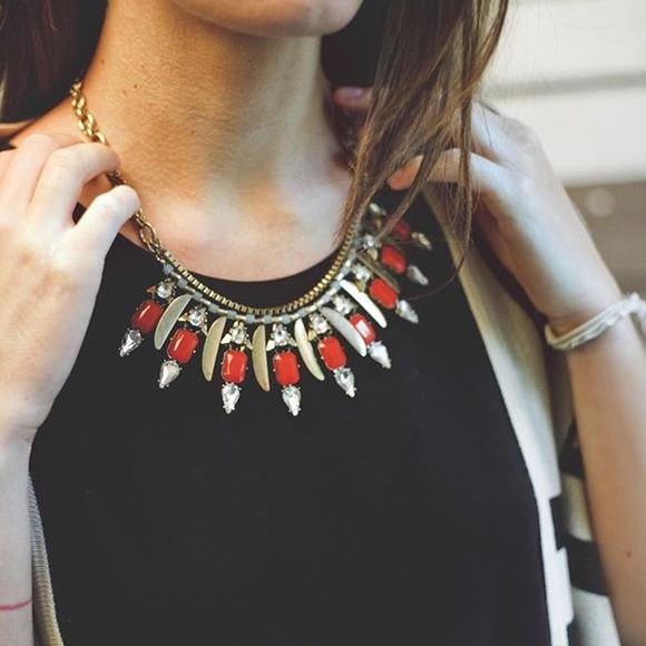 GoldBarJewelry Jewelry - Gorgeous Red Statement Necklace