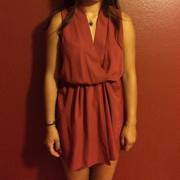 Kaitlyn burgundy plunge dress with pockets