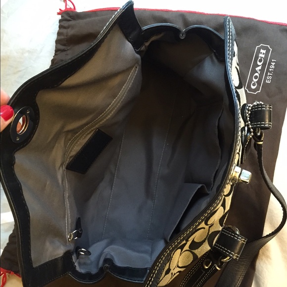 Large Classic Coach Handbag - Picture 2 of 4