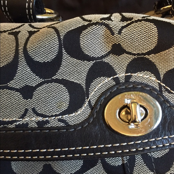 Large Classic Coach Handbag - Picture 3 of 4