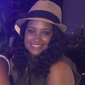 Meet your Posher, Monique