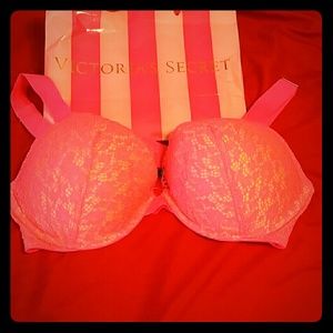 NWOT very sexy victoria's secret bra!!