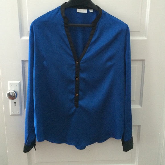 New York & Company Tops - NY&CO TOP 💙💙