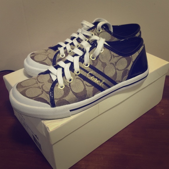 Coach women shoe size 6 - Picture 1 of 2