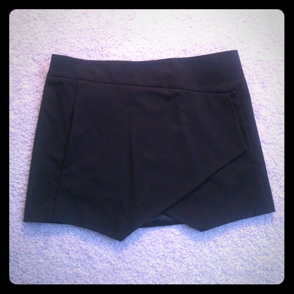 Bardot Skirt NWT Size Small South Moon Under