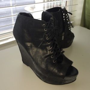 Black wedged boots