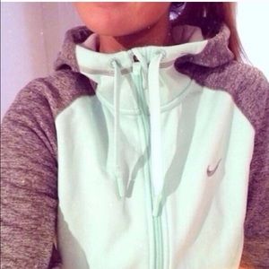 NIKE SWEATER