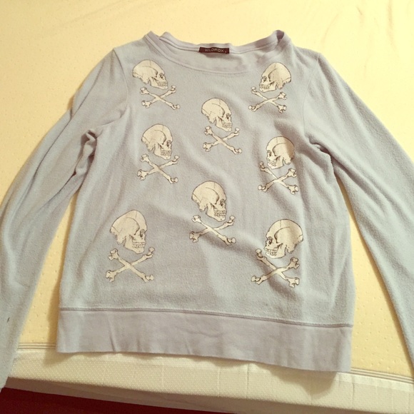 Skull warm pull over