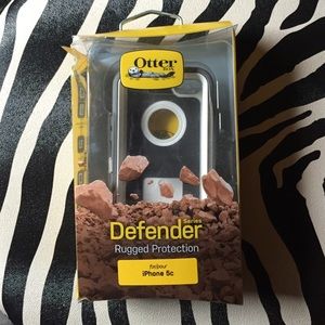 Defender series 5c otter box impeccable condition