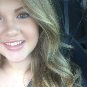 Meet your Posher, Caroline