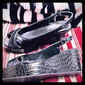 Nice sling back wedges by grazie